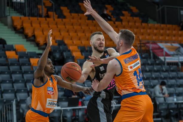 次关注到她 次关注到她