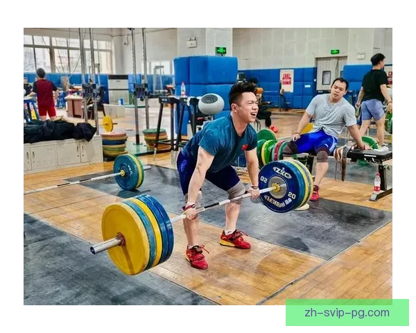 举重训练方法大全:科学指导,效果显著,助您突破自我 举重训练方法大全:科学指导,效果显著,助您突破自我