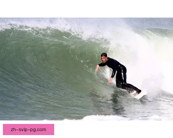 冲浪技巧大揭秘：掌握技法，玩转浪潮